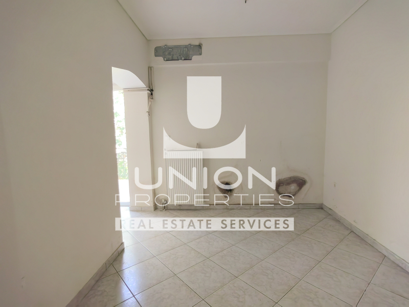 135 sq.m. Family Apartment for Sale in Kolonos, Athens – Parking & Near Metro